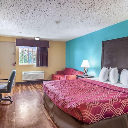 Econo Lodge Hotel Бредфорд Екстер'єр фото