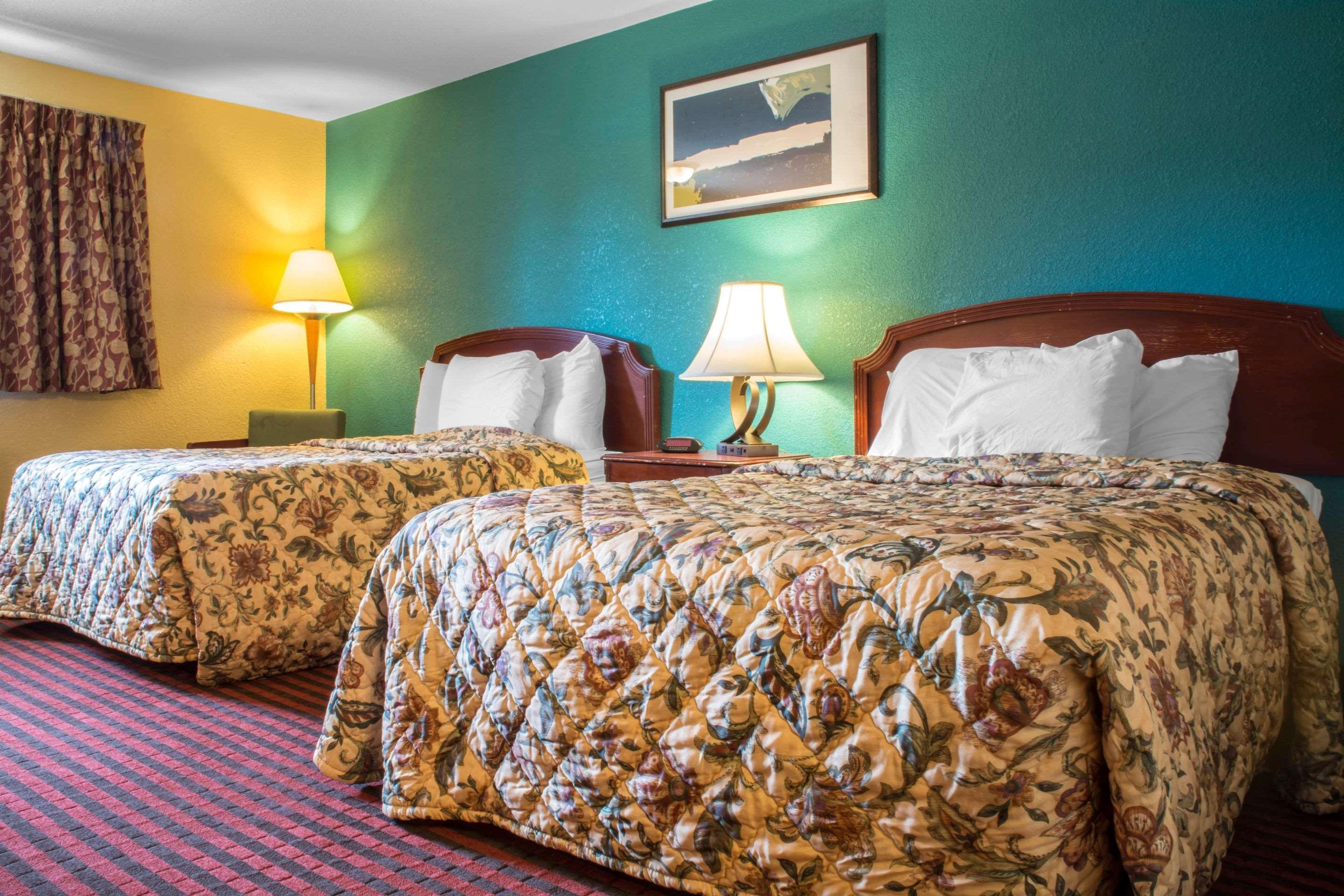 Econo Lodge Hotel Бредфорд Екстер'єр фото