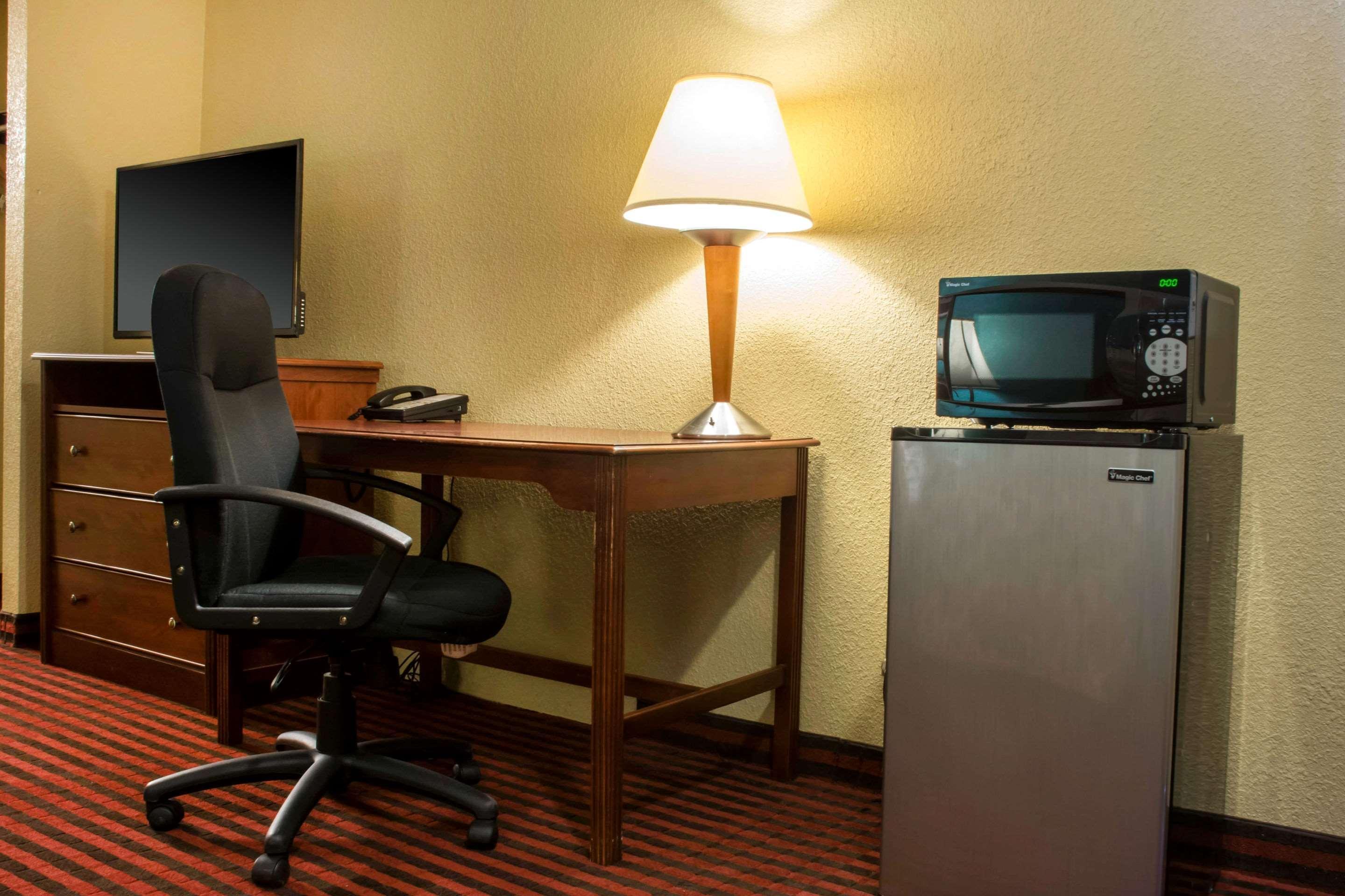 Econo Lodge Hotel Бредфорд Екстер'єр фото