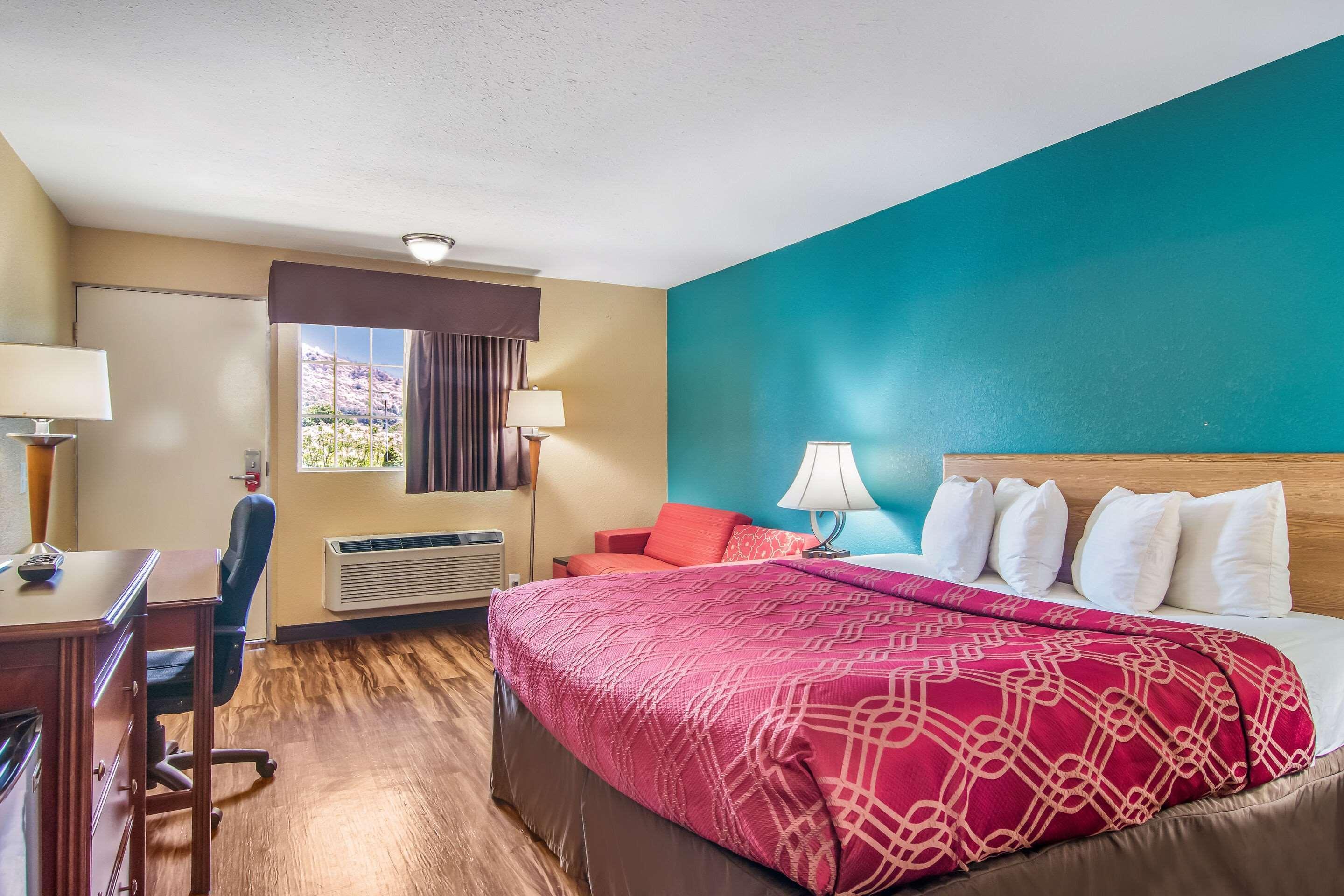 Econo Lodge Hotel Бредфорд Екстер'єр фото