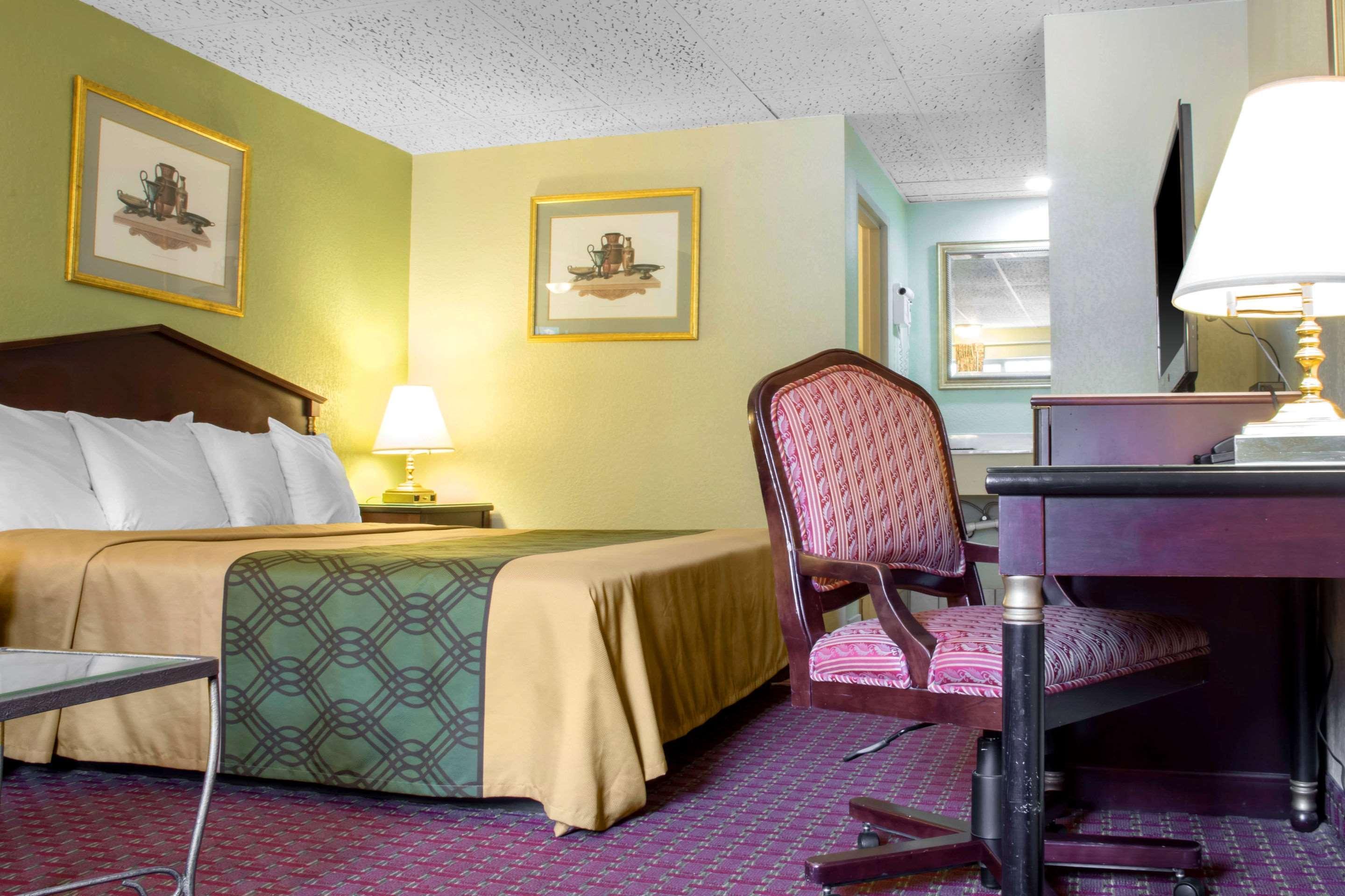 Econo Lodge Hotel Бредфорд Екстер'єр фото