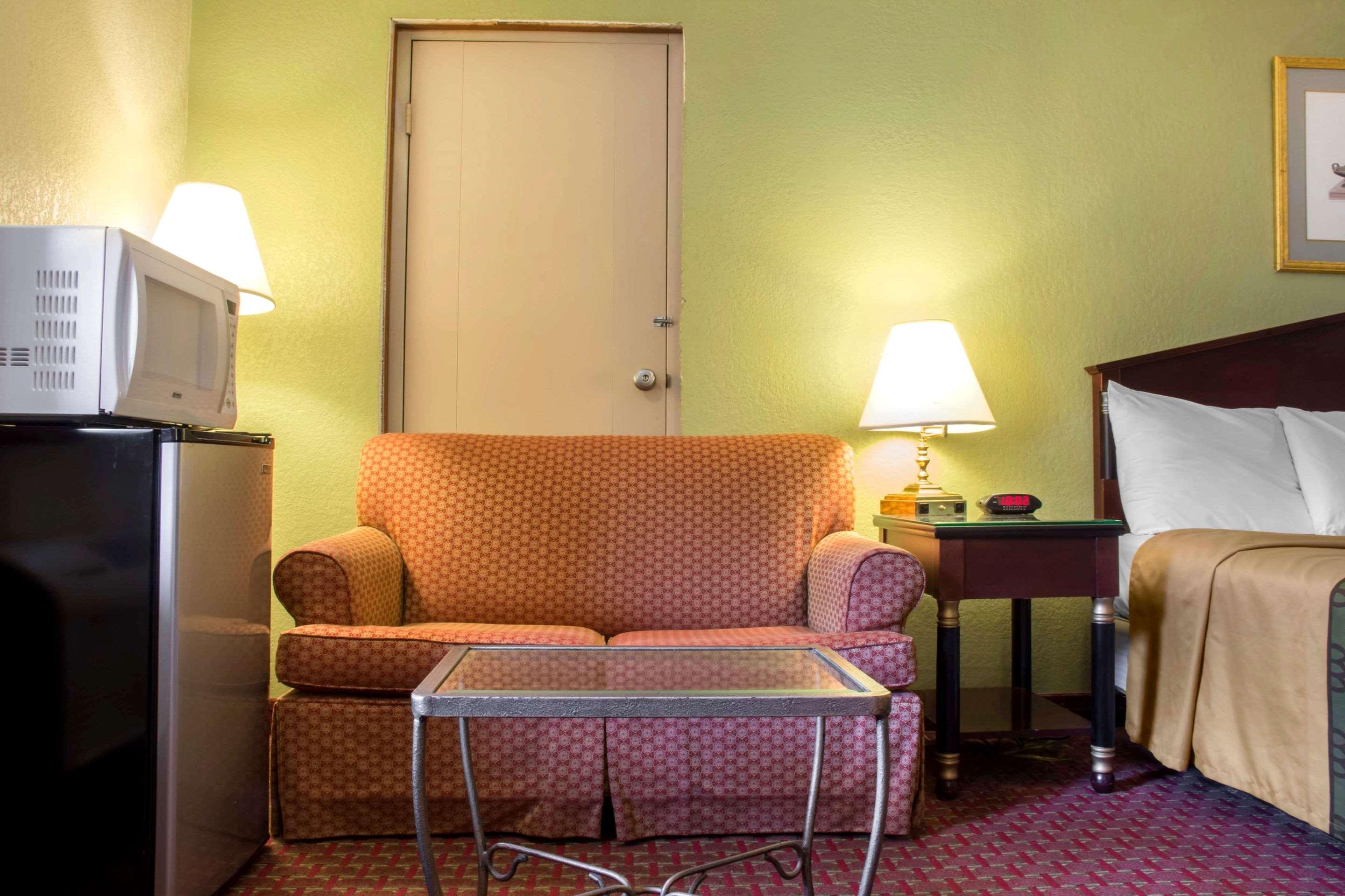 Econo Lodge Hotel Бредфорд Екстер'єр фото